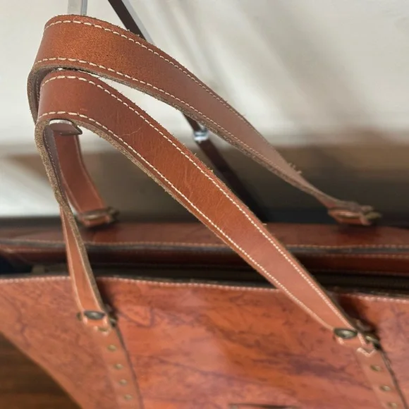 NWOT - Patricia Nash Large Leather Tote in Signature Map Print w/Dust Bag - Picture 9 of 9